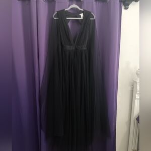 Bombshell gown, please read.